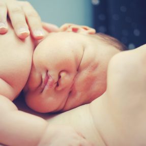 Esogestazione e contatto corporeo nella relazione madre-figlio